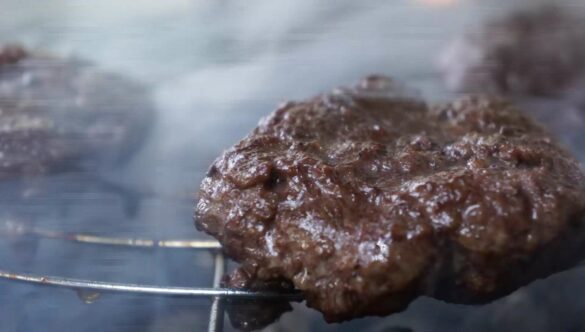 Hamburger Patty in Grill